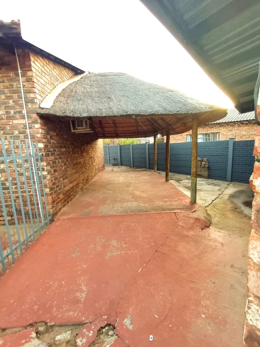 3 Bedroom Property for Sale in Safari Gardens North West